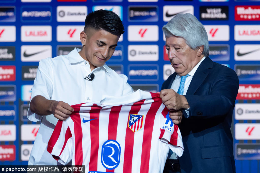 和他的球队, 成为了外界