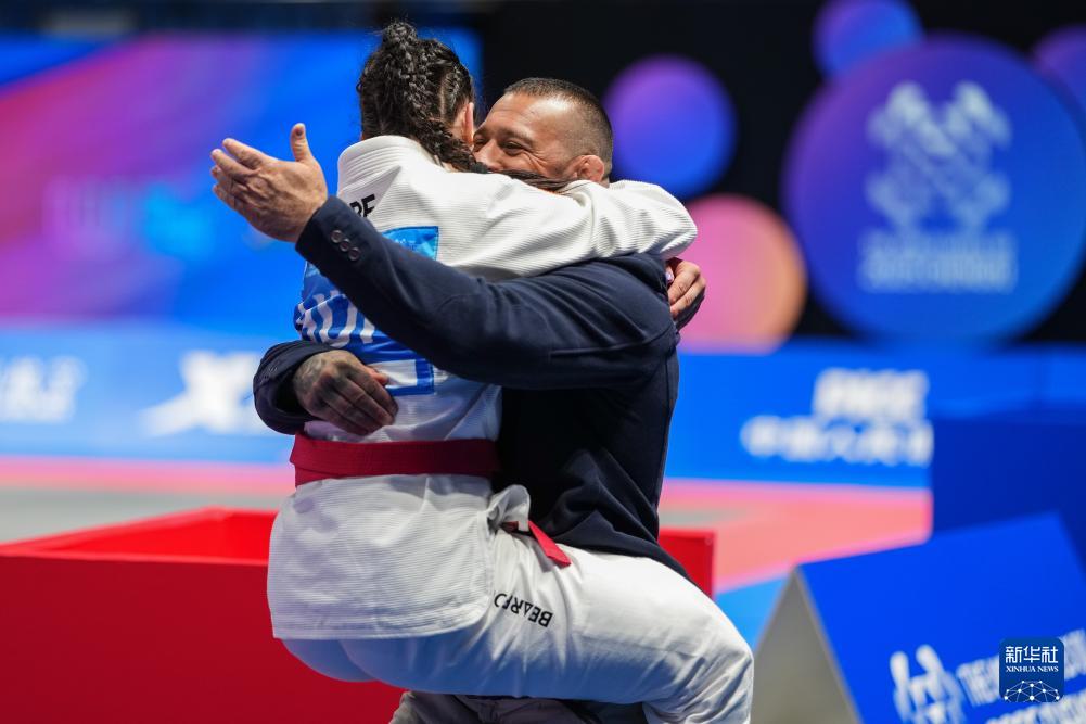 KnEns, 夺冠, 获得冠军